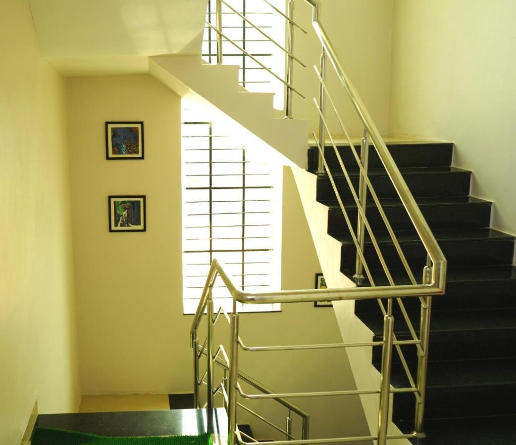 Yuvraj Lodge Osmanabad Exterior photo
